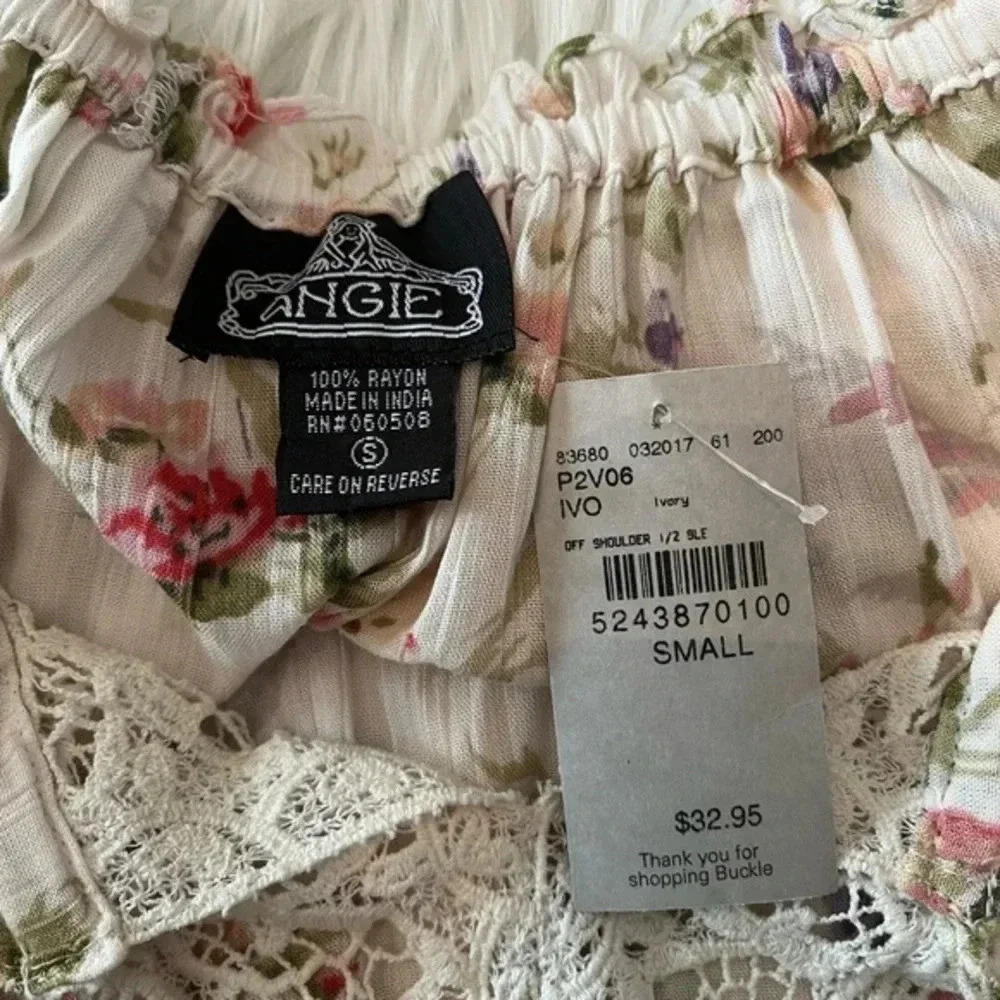 Angie Floral Buckle Top Brand New with Tags Size Small - Picture 7 of 8